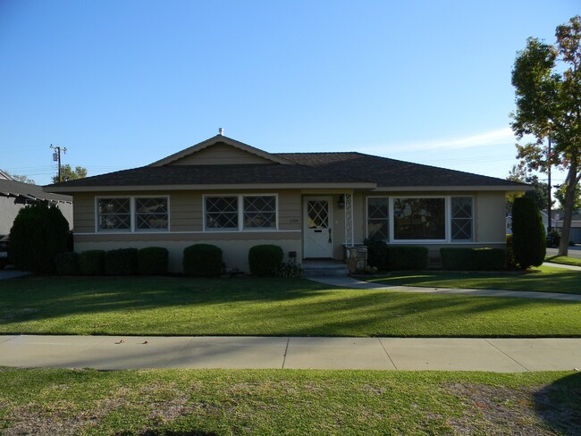 Foto del edificio - 1104 E Everett Pl