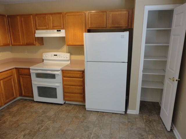 Foto del edificio - 5943 King Lear Dr