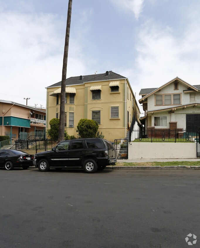 Foto del edificio - 904-906 S Kingsley Dr