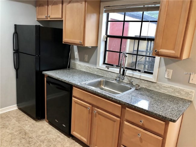 Foto del edificio - 7404 Woodburn Ct