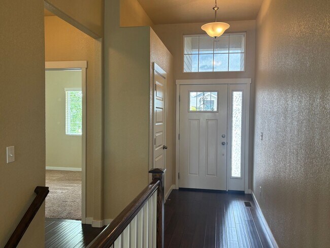 Photo - 5 Bedroom, 3 Bathroom Single-Family Home w...
