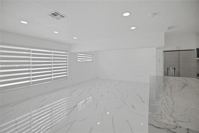 Foto del edificio - 7051 SW 29th St