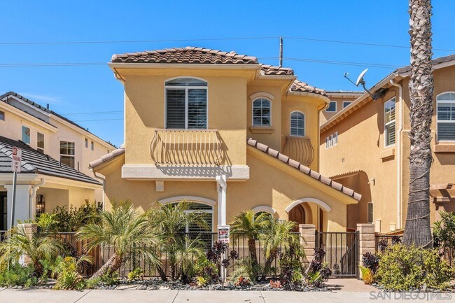 Building Photo - 533 N Cedros Ave