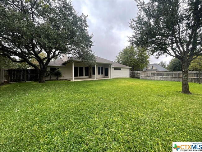 Foto del edificio - 5612 Legacy Oaks Dr