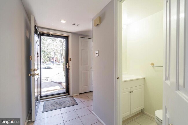 Foto del edificio - 1004 Worthington Dr