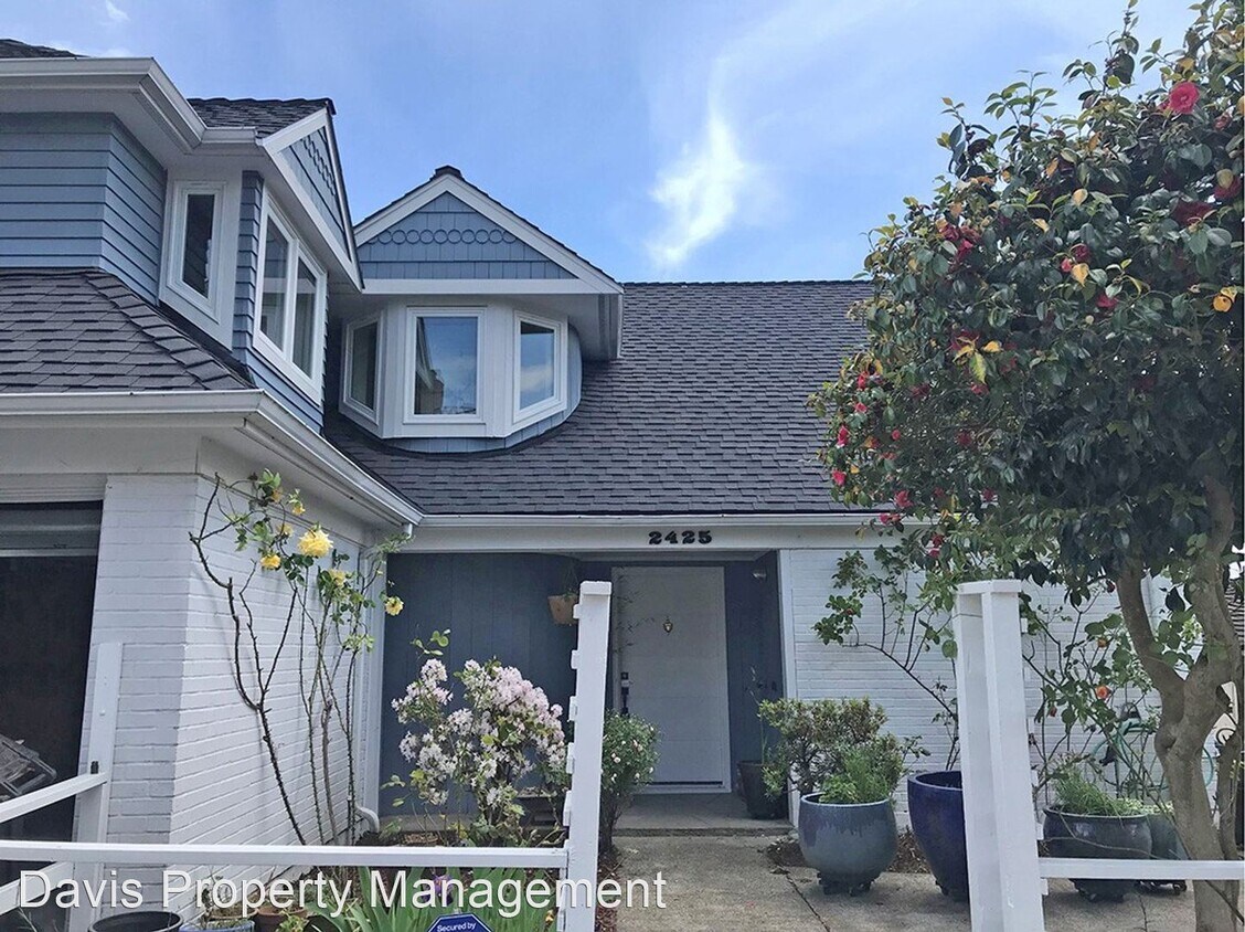 Primary Photo - 5 br, 3.5 bath House - 2425 Montavista Pla...