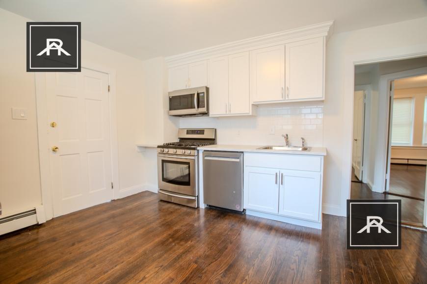 Foto principal - 4 bedroom in Brighton MA 02135