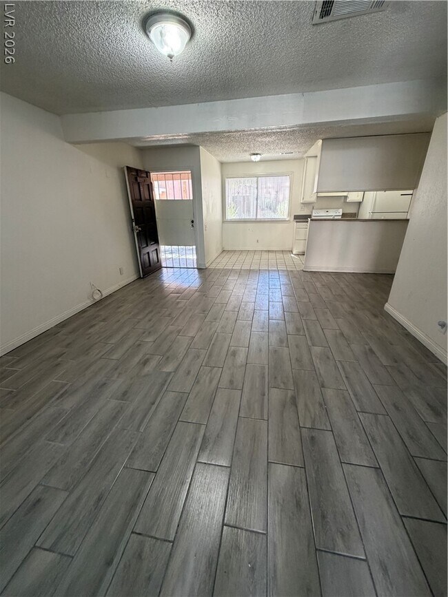 Foto del edificio - 2236 E Desert Inn Rd