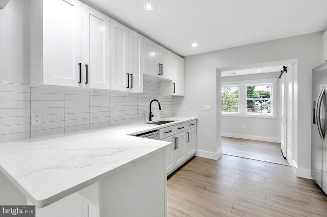 Foto del edificio - 6903 Dunmanway