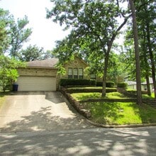 Building Photo - 2232 Azalea Cir