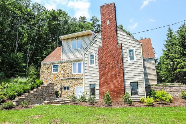 Foto del edificio - 3981 Willow Creek Dr