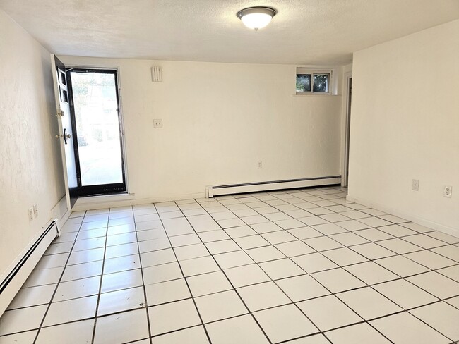 Building Photo - 350 Vane St