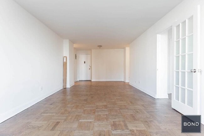 Building Photo - 400 E 71st St