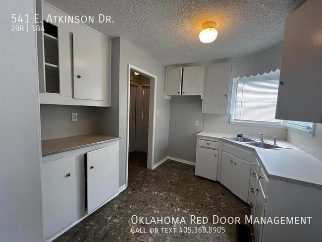 Building Photo - 541 E Atkinson Dr