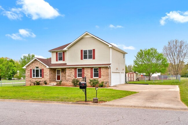 Foto del edificio - Pet-Friendly 3BR Home w/ 3-Car Garage, Fir...