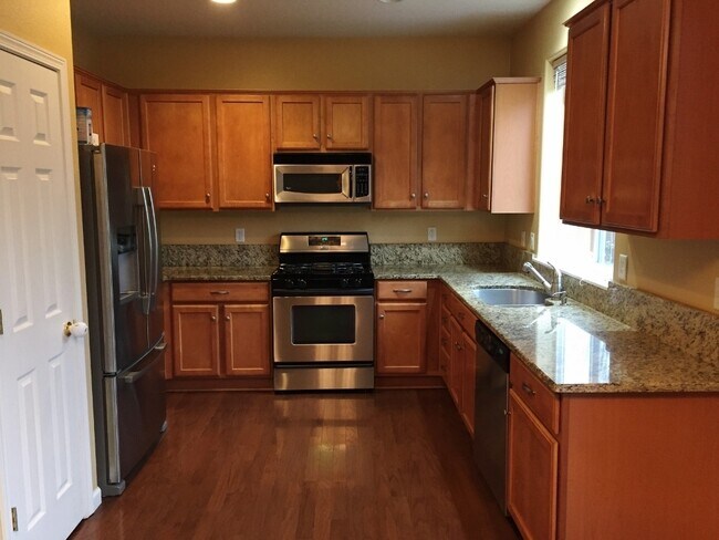 Foto del edificio - Lovely Spacious 4 Bedroom Home Located in ...