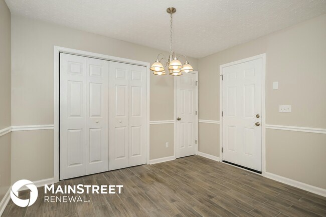 Foto del edificio - 5485 Denny Dr