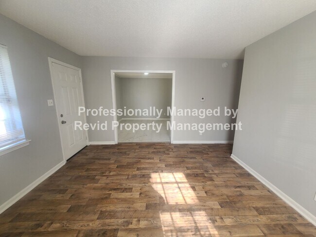 Building Photo - Newly Renovated 3 Bedroom Home!