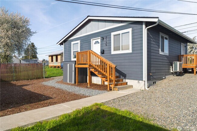 Foto del edificio - Cozy house close to amenities easy access to St Joe, Tacoma General