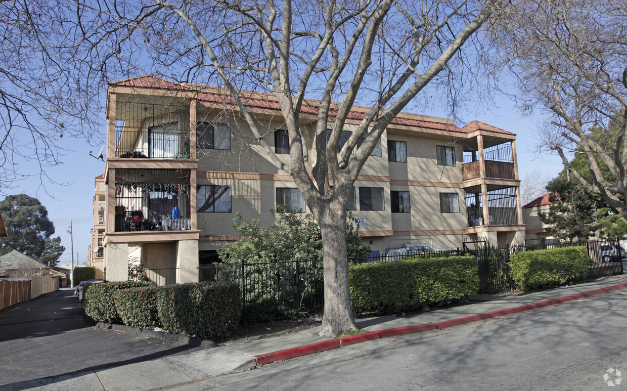 Building Photo - Bissell Avenue Apartments