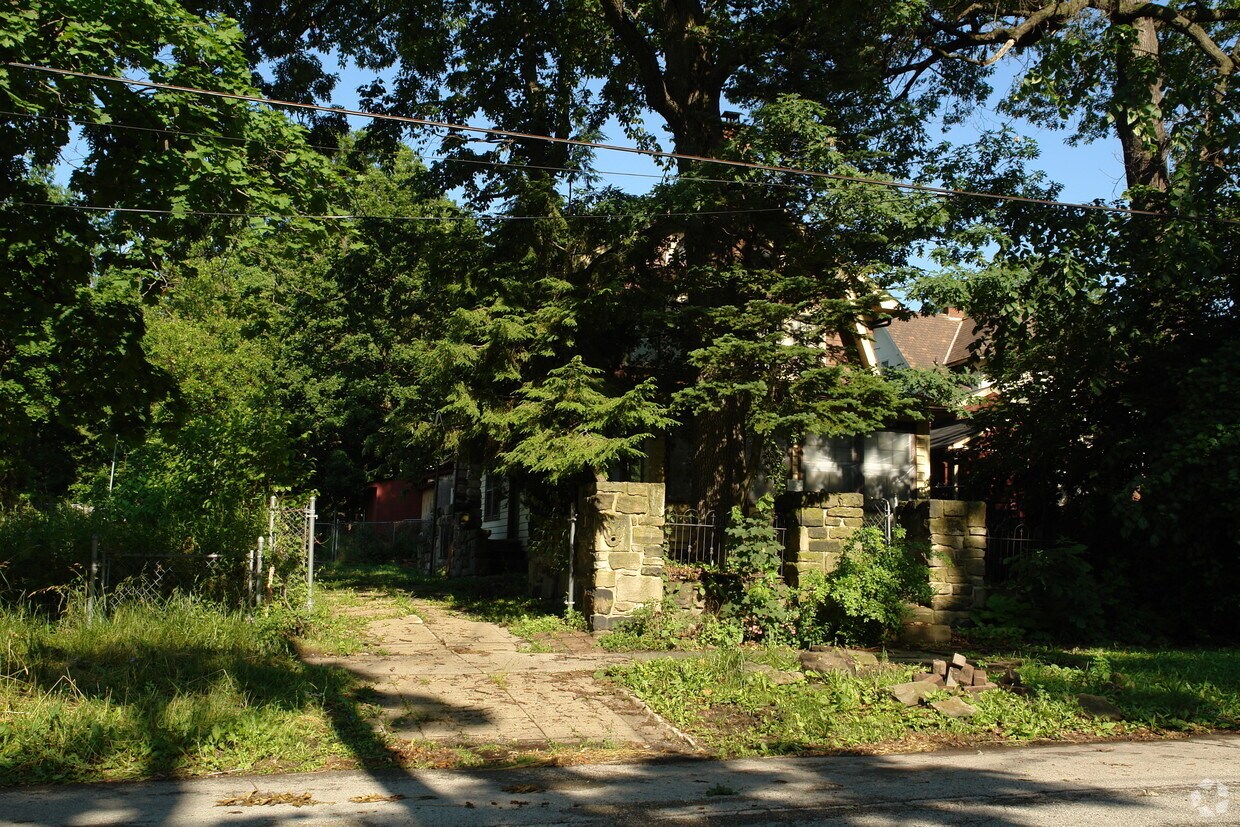 Building Photo - 852 Ohio Ave