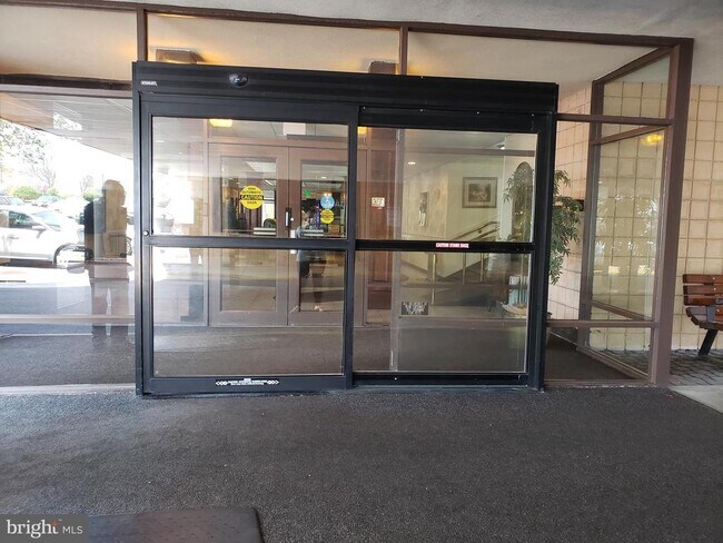 Foto del edificio - 130 Slade Ave