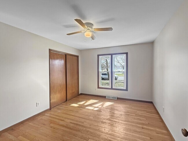 Building Photo - 432 Summer Dr