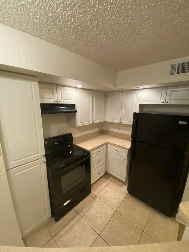 Foto del edificio - Beautiful 1 Bed/1 Bath Condo at Venetian P...