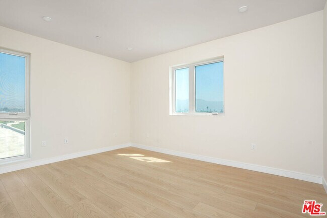 Foto del edificio - 5320 Cartwright Ave