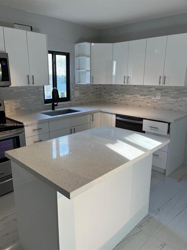 Primary Photo - 3 bedroom in Miami FL 33142