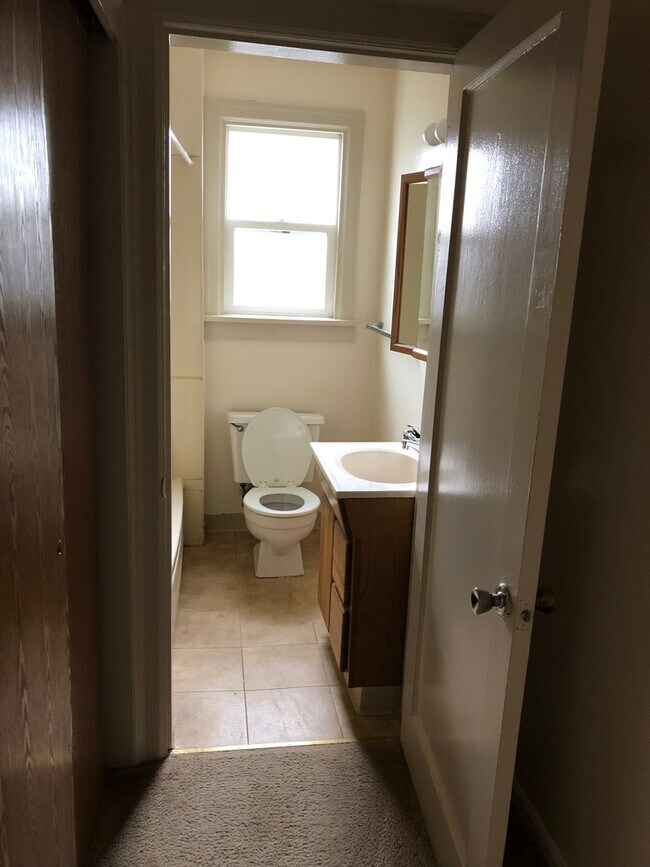 Foto del edificio - Charming Corner Lot Home with Big Yard! Pe...