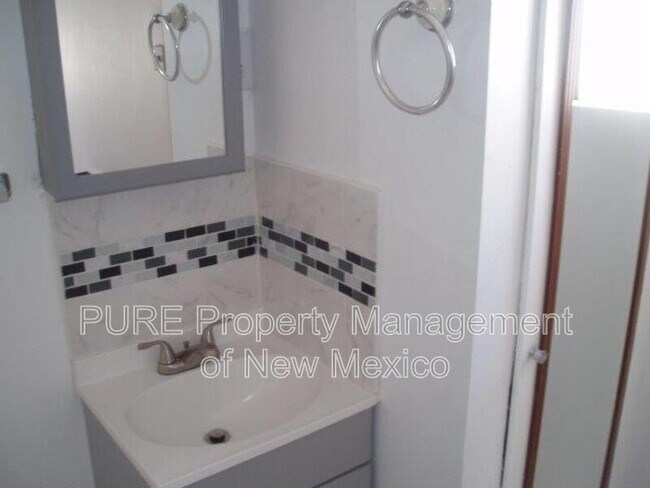 Building Photo - 509 Morningside Dr NE