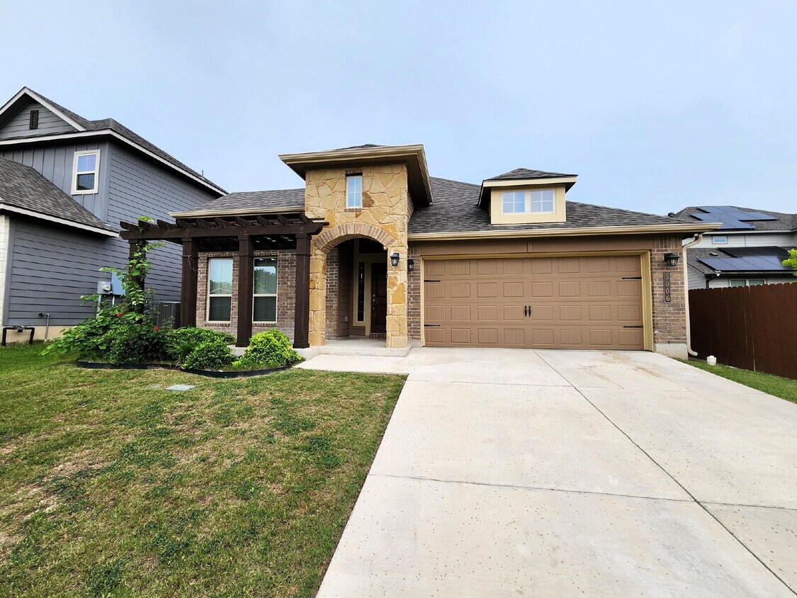 Primary Photo - "Beautiful 3 Bedroom, 2 Bathroom Home for ...