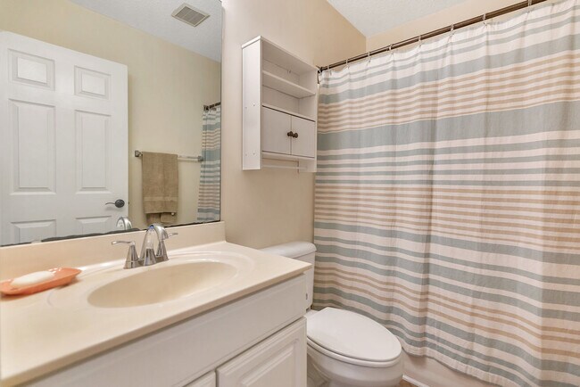 Foto del edificio - 405 Whispering Ln