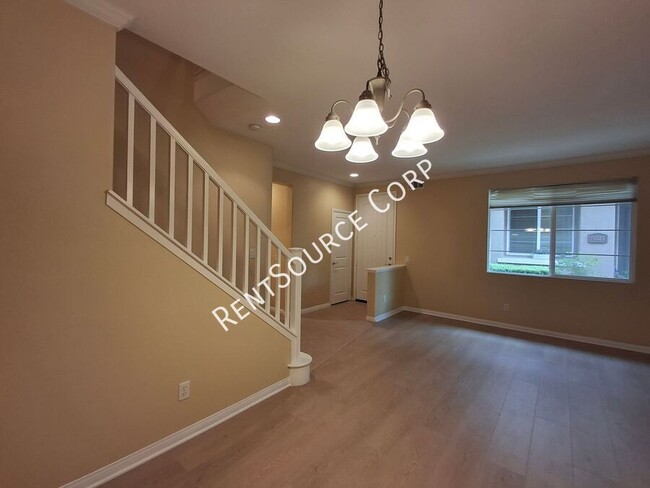 Foto del edificio - 3 Bedroom Townhome for Lease in Mariposa C...