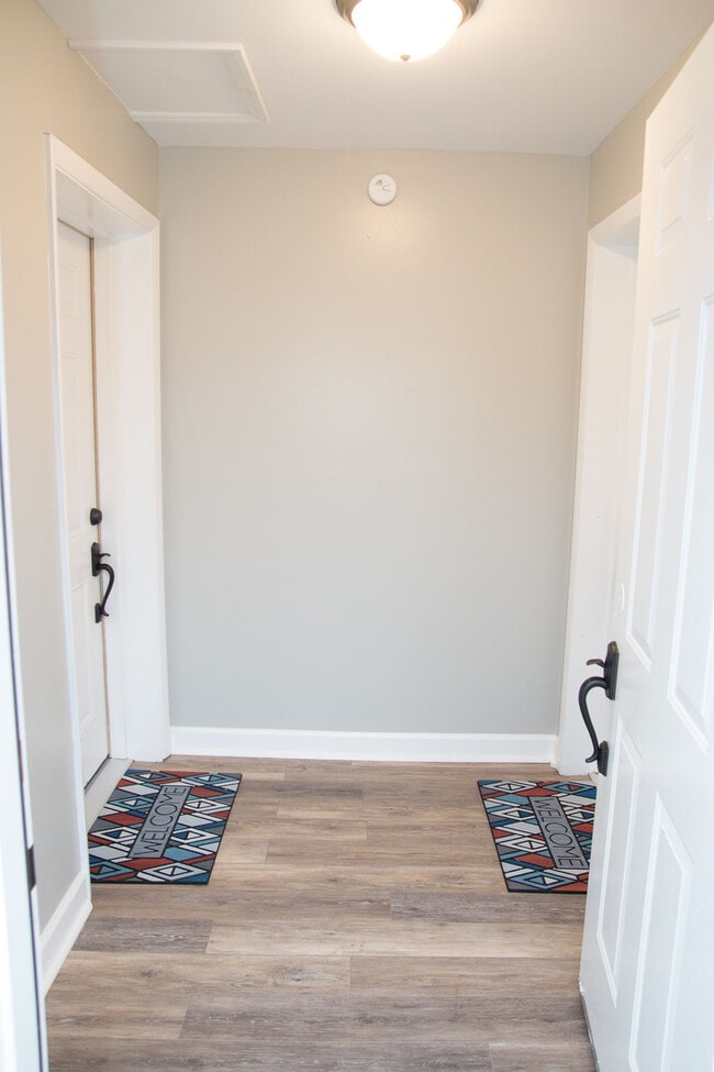 Building Photo - 809 Diamond Ct