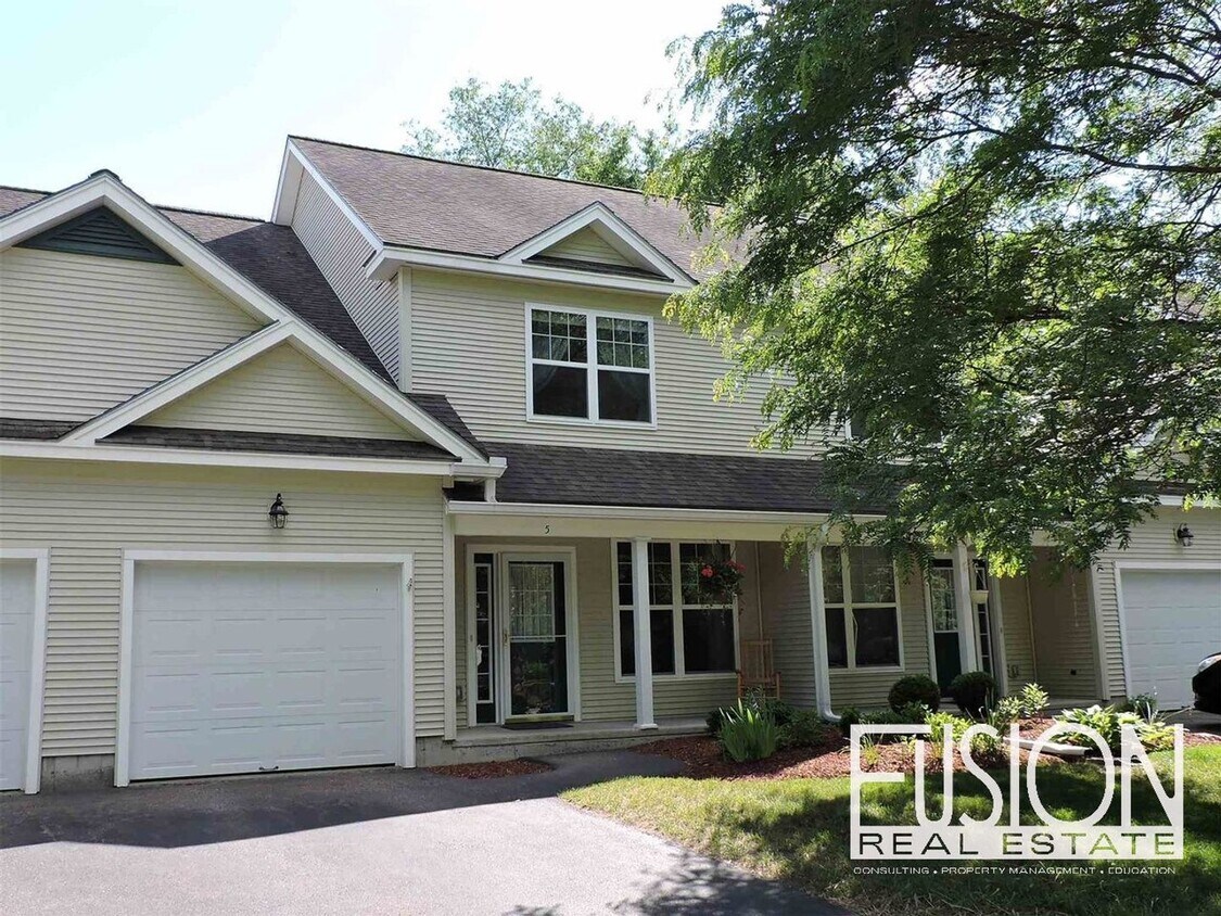 Foto principal - Bright, Modern 3 Bedroom Townhouse in Esse...