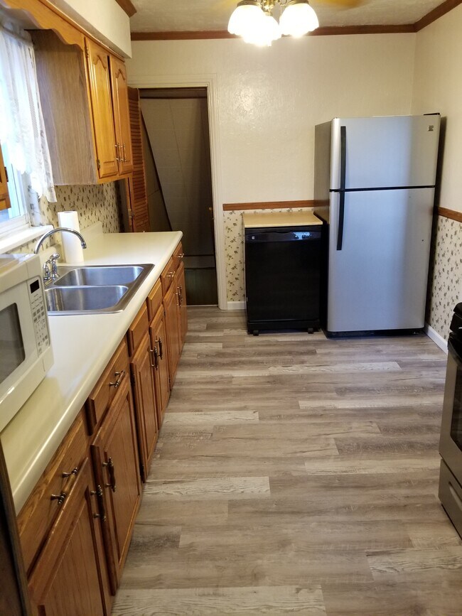 Kitchen - 2238 Lucina Ave House