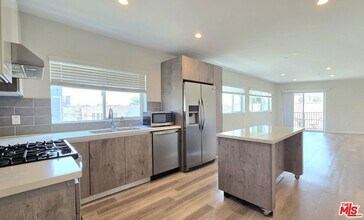 Building Photo - 8532 Cashio St