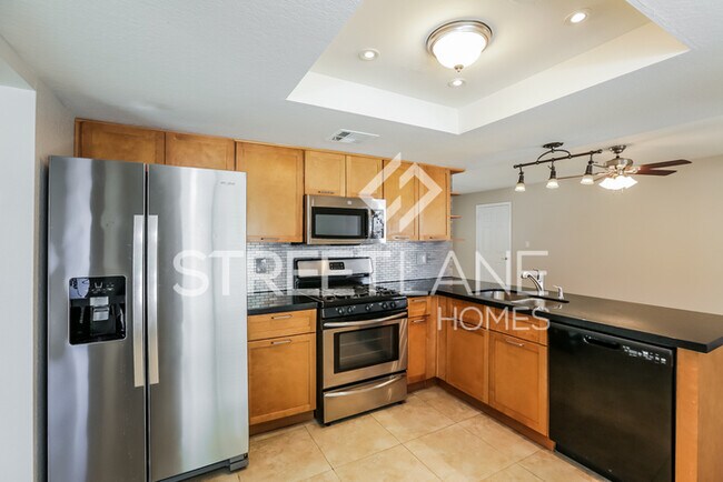 Building Photo - 4 Bedroom/2 Bath  in North Phoenix