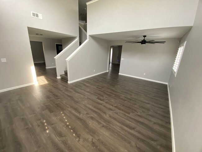 Foto del edificio - Lovely Home for rent in Visalia, Ca