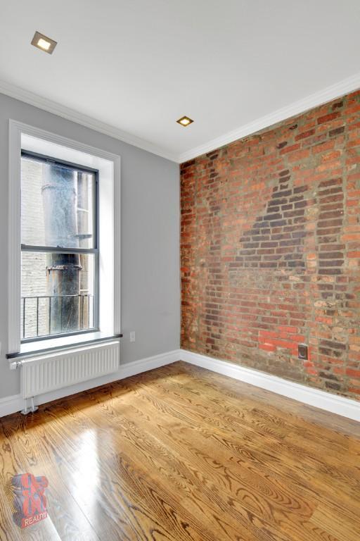 Building Photo - 202 E 13th St