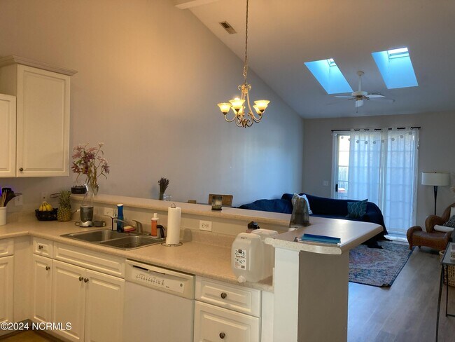 Building Photo - 306 Monlandil Dr