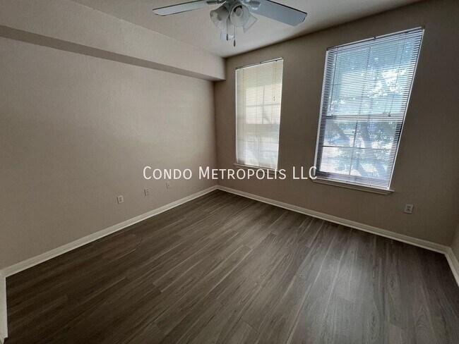 Building Photo - 1/1 Downtown Condo - Reduced Price!