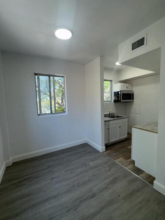 Foto del edificio - 6211 NW 7th Ave