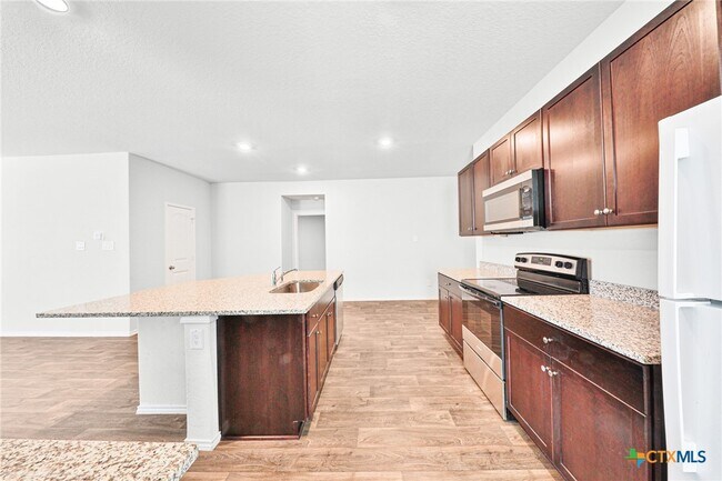 Building Photo - 813 Indigo Wy