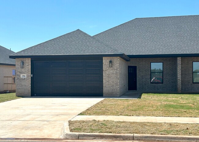 Foto del edificio - 324 Woodstock Ln