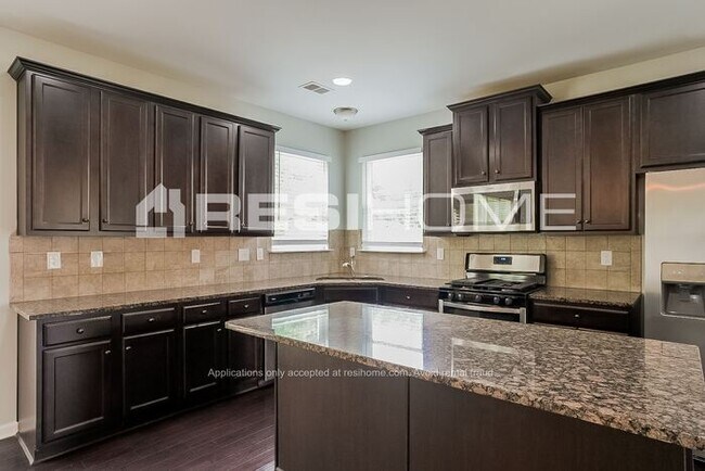 Foto del edificio - 4020 Tarnwood Place