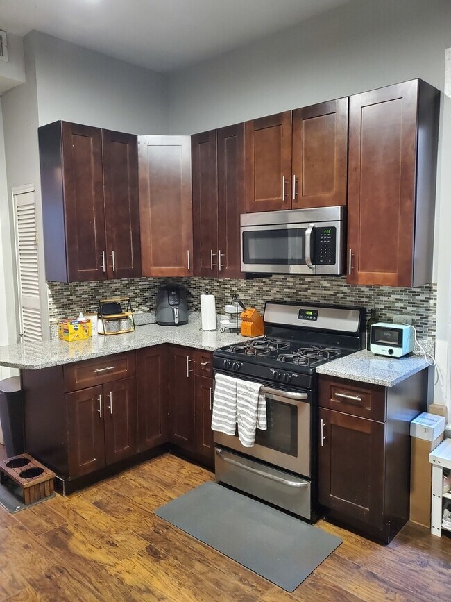 Foto del edificio - 1528 N Ashland Ave