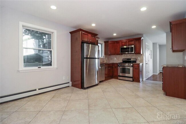 Building Photo - 36 Devoe St